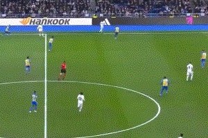 乐鱼体育正版-【西甲】本泽马2助+伤退 小熊奔袭+造红 皇马2比0胜